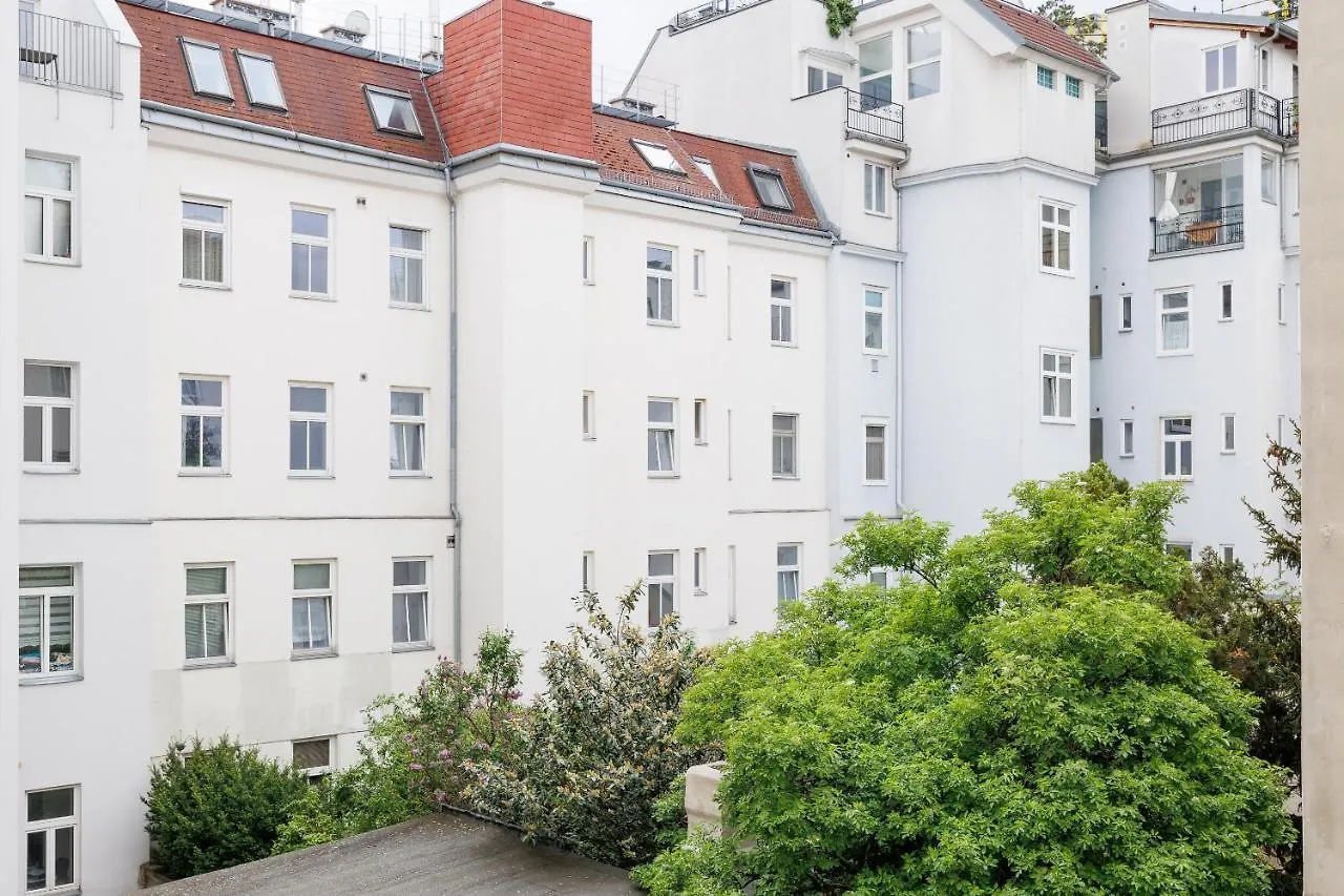 Charming Apartment Near Center Vienna